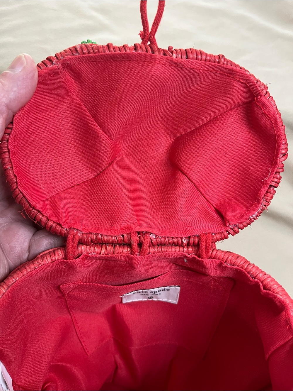 kate spade New York Red Strawberry Wicker Top-Handle Bag with Daisy Bag Charm. - Picture 7 of 7